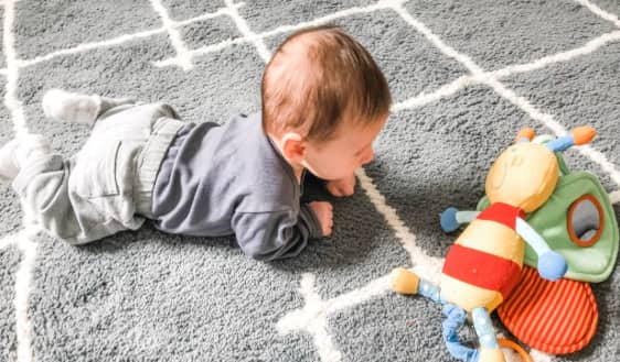 bebeklerde emekleme dönemi