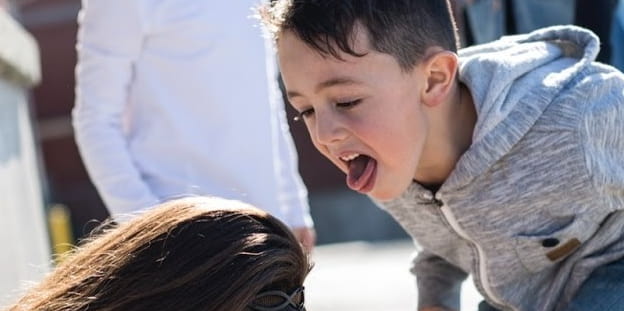 arkadaş duygu şiddetini yen