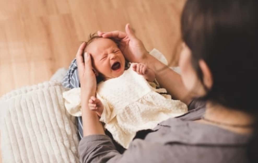 kaygılı anne bebek